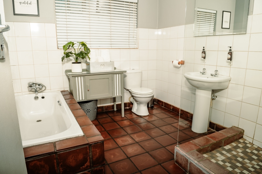 6 Bedroom Property for Sale in Kuruman Northern Cape